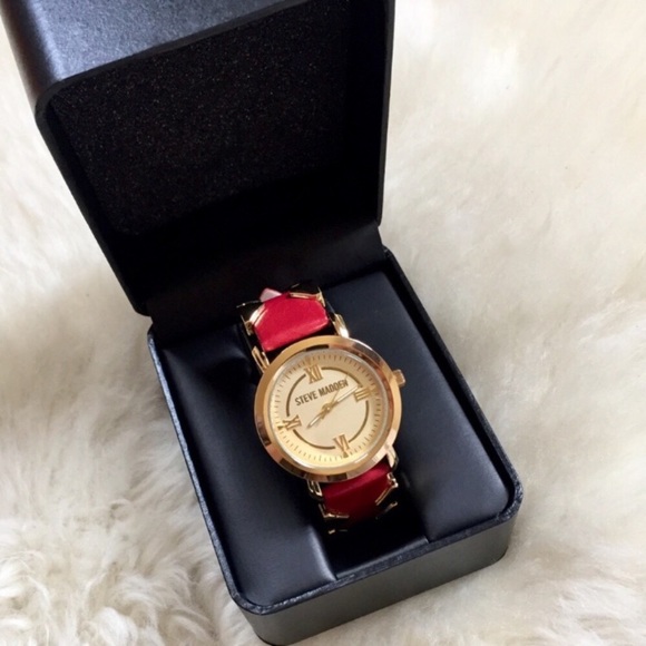 Steve Madden Arrow Design Red Leather Strap Watch - Picture 2 of 8